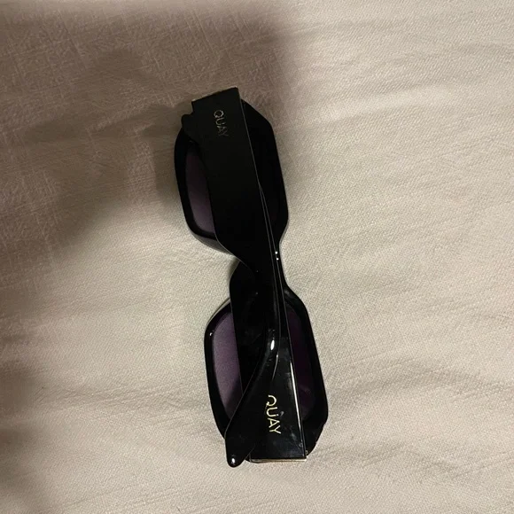 Quay Hyped Up Sunglasses - Picture 4 of 6